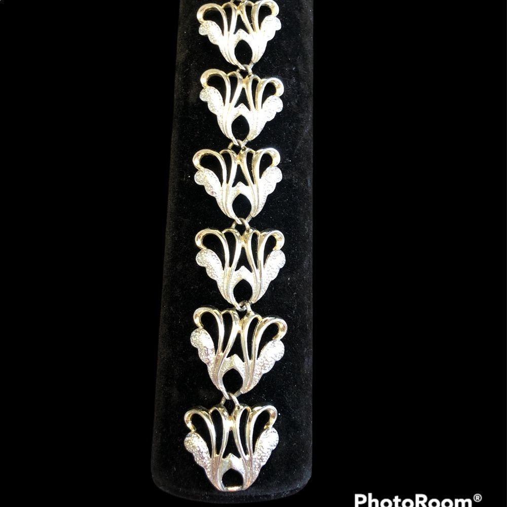Vintage Sarah Coventry bracelet silver tone